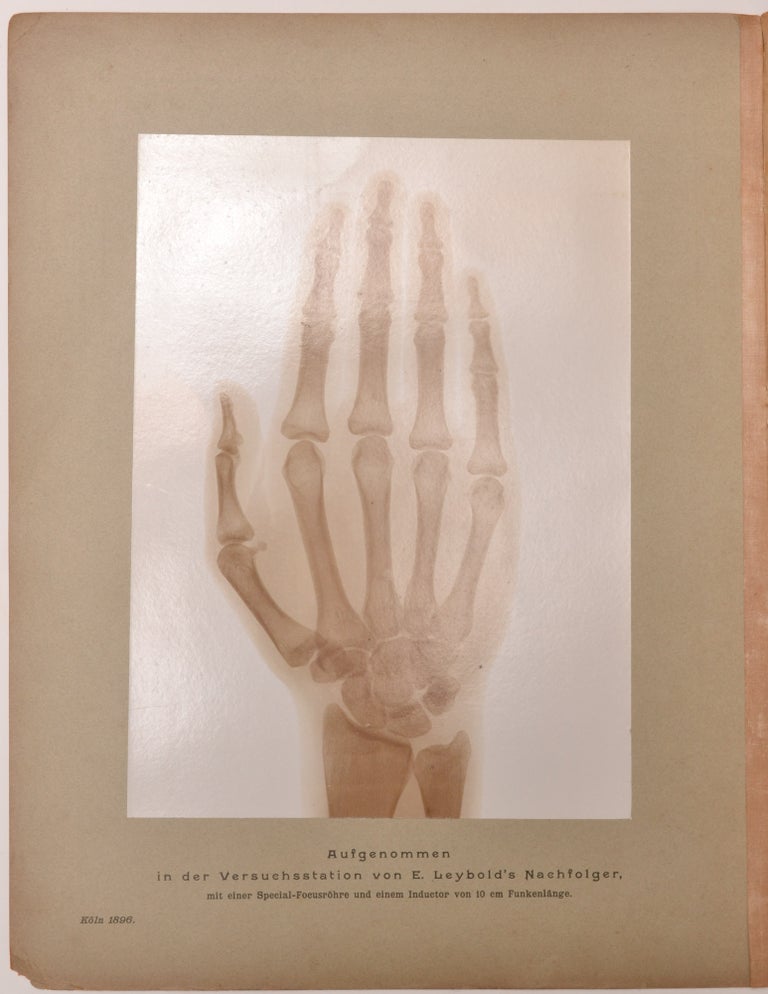 Item #1802 Ausführliche Anleitung zu Versuchen mit Röntgenschen X-Strahlen. Nebst Original-Photographieen und Beschreibungen neuer Apparate.