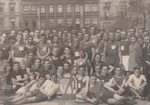 Item #2534 Group photo of athletes on May 1, 1919 Budapest (Photo)