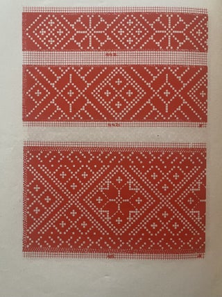 Kalotaszegi kereszt&ouml;lt&eacute;ses gall&eacute;r- &eacute;s k&eacute;zelőmint&aacute;k (Kalotaszeg cross-stitched collar and. Gertrud Palotay.